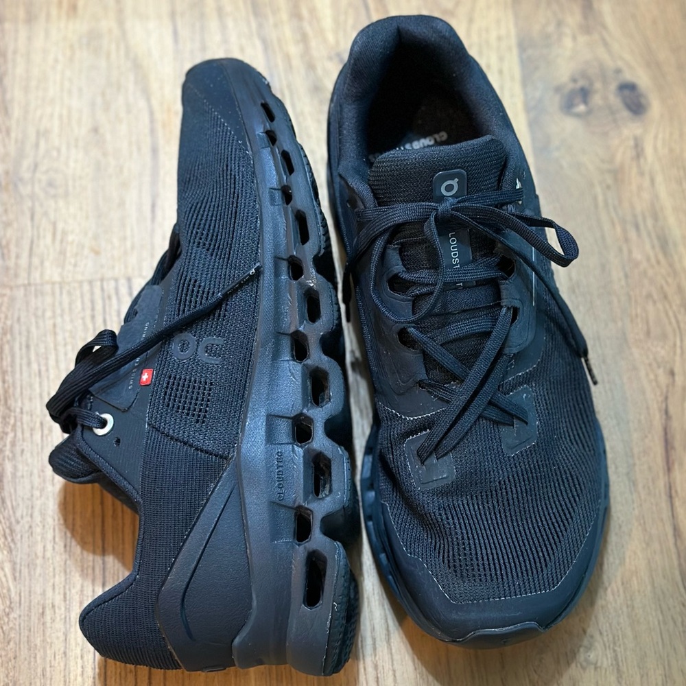 On Running Cloudstratus Sneakers